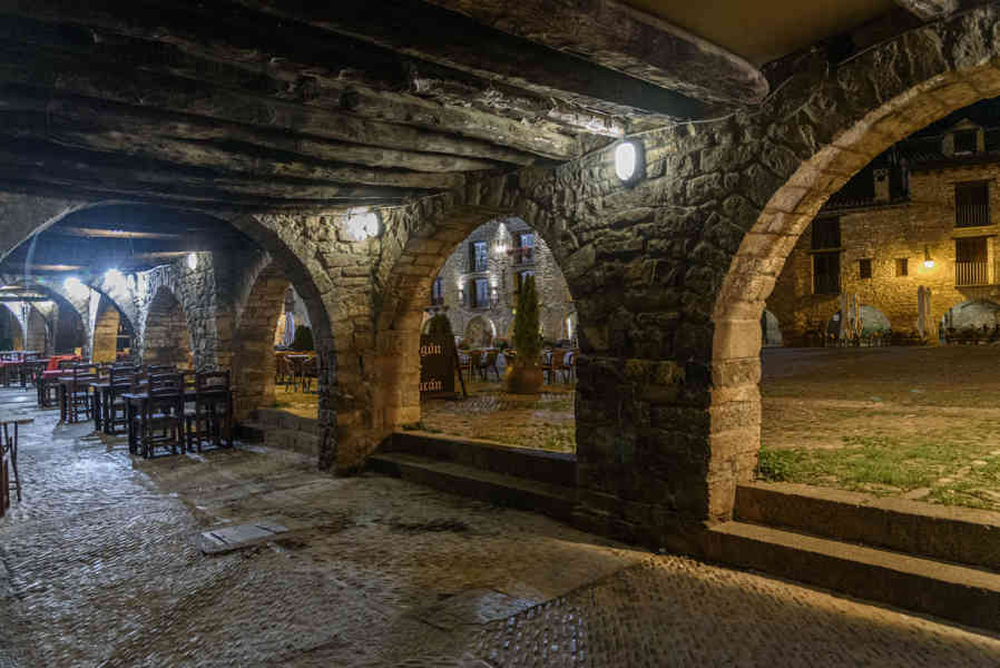 Huesca - Ainsa 42 - plaza Mayor.jpg